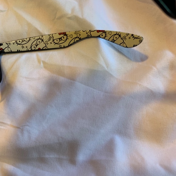 Custom Sanrio Hello Kitty Sunglasses - Picture 4 of 7